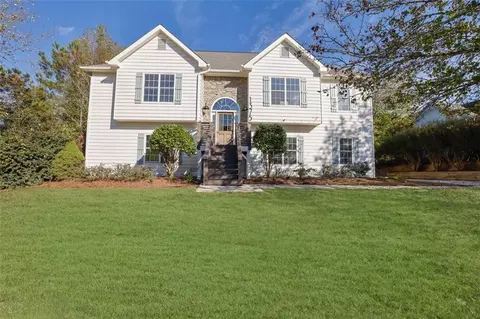 1375 Smoke Hill Dr, Hoschton, GA 30548