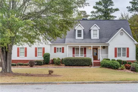 2069 Village Centre Dr, Loganville, GA 30052