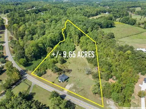 4407 Clarks Bridge Rd, Gainesville, GA 30506