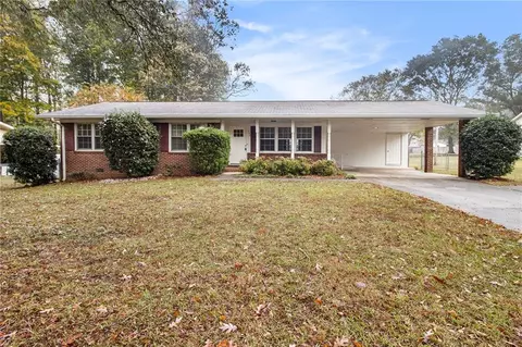 140 Honeysuckle Ln, Fayetteville, GA 30214
