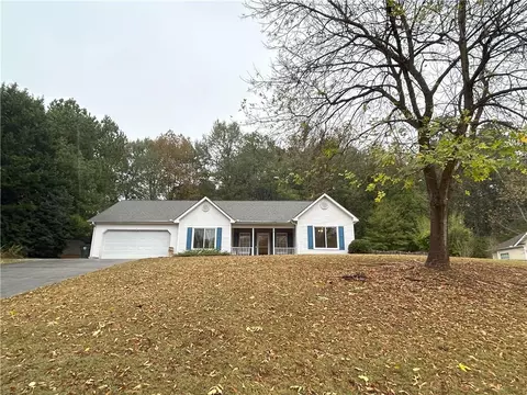 645 Magnolia Dr, Loganville, GA 30052