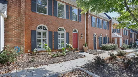 7511 Saint Charles Sq, Roswell, GA 30075