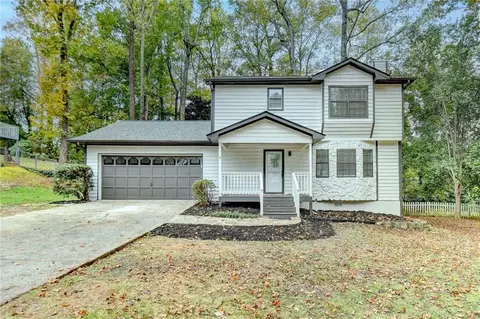 976 Walnut Dr, Lawrenceville, GA 30044