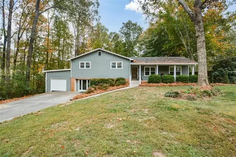 1825 Poinsetta Dr, Acworth, GA 30102