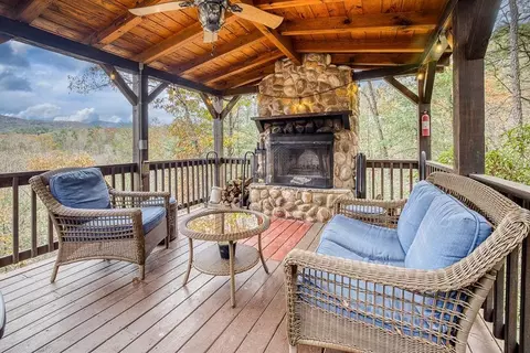149 Rocky Rd, Blue Ridge, GA 30513