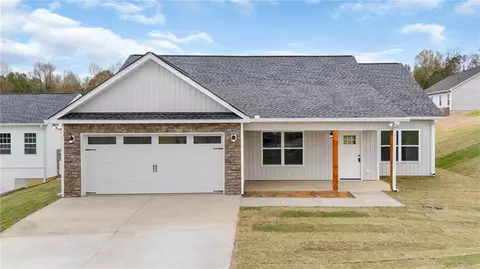 128 Westview Dr SW, Calhoun, GA 30701