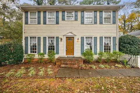 6364 Queen View Ln, Stone Mountain, GA 30087