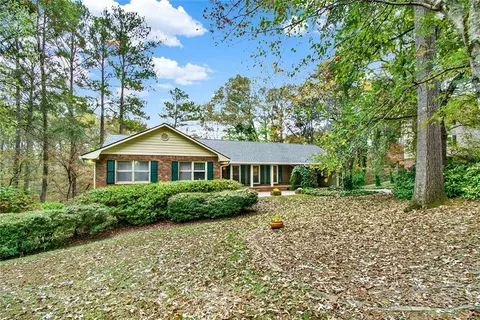 906 E Riverbend Dr SW, Lilburn, GA 30047