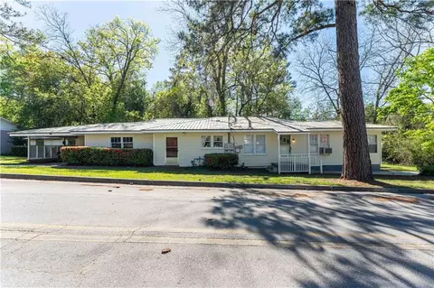 1211 Pinewood Dr SE, Milledgeville, GA 31061