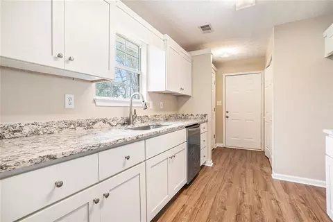 326 Barr Cir NW, Rex, GA 30273 photo 3