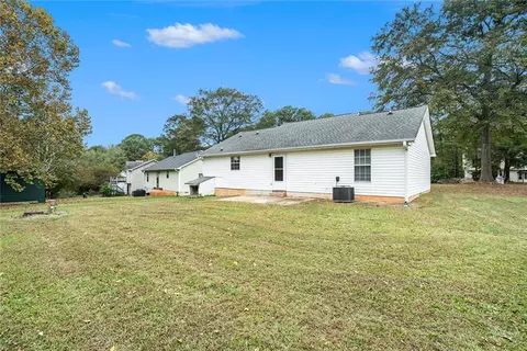 326 Barr Cir NW, Rex, GA 30273 photo 2