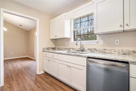 326 Barr Cir NW, Rex, GA 30273 photo 5