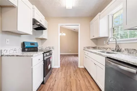 326 Barr Cir NW, Rex, GA 30273 photo 4