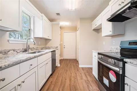 326 Barr Cir NW, Rex, GA 30273 photo 6