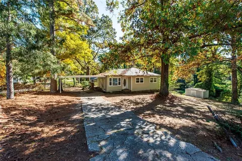6055 Blackhawk Trl SE, Mableton, GA 30126