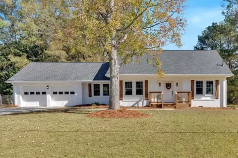 95 Walker Ave, Fayetteville, GA 30215