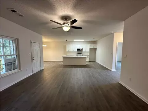 Living - 425 Mossy Ln, Gray, GA 31032 photo 1 of 2