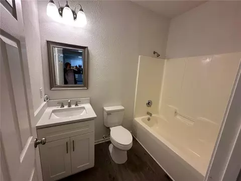 Bath - 425 Mossy Ln, Gray, GA 31032 photo 1 of 3