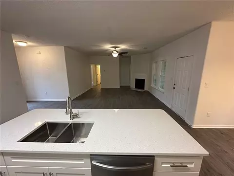Living - 425 Mossy Ln, Gray, GA 31032 photo 2 of 2