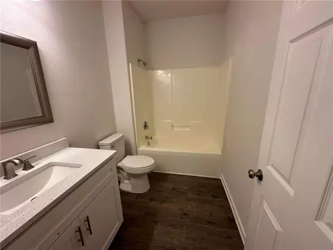 Bath - 425 Mossy Ln, Gray, GA 31032 photo 2 of 3