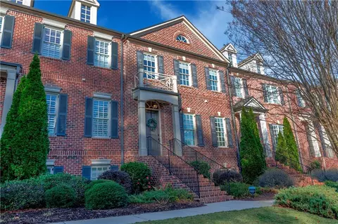 530 Rose Garden Ln, Alpharetta, GA 30009