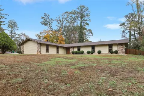 5209 Greenpoint Dr, Stone Mountain, GA 30088