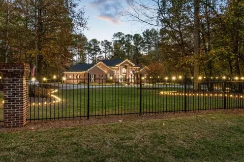 5211 Hadaway Rd NW, Kennesaw, GA 30152