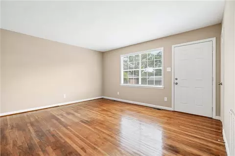 1007 Collins St, Gainesville, GA 30501 photo 3