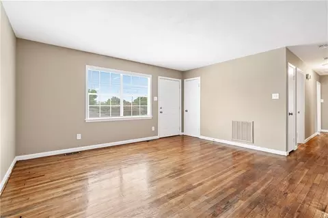 1007 Collins St, Gainesville, GA 30501 photo 4