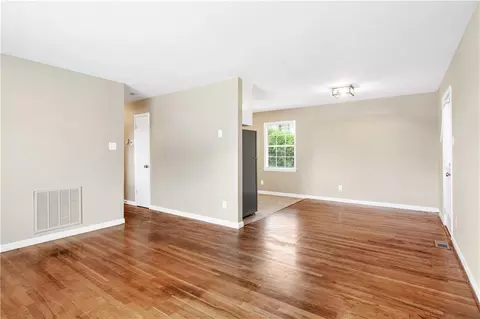 1007 Collins St, Gainesville, GA 30501 photo 5