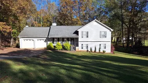 729 Riverview Ln, Winder, GA 30680