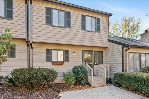 518 Gardenia Ln, Marietta, GA 30068