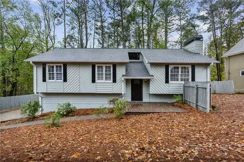914 Little River Ln, Woodstock, GA 30189