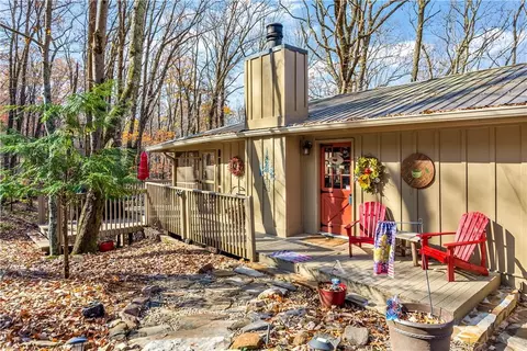 687 Coffey Cove Dr, Jasper, GA 30143