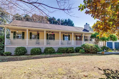 210 Foggy Creek Ln, Clarkesville, GA 30523