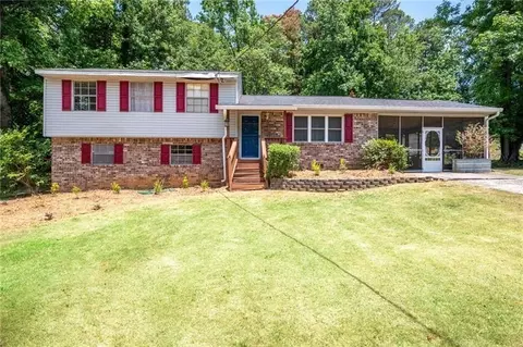 612 Village Lane Dr SW, Marietta, GA 30060