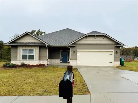 2204 Remington Dr, Commerce, GA 30529