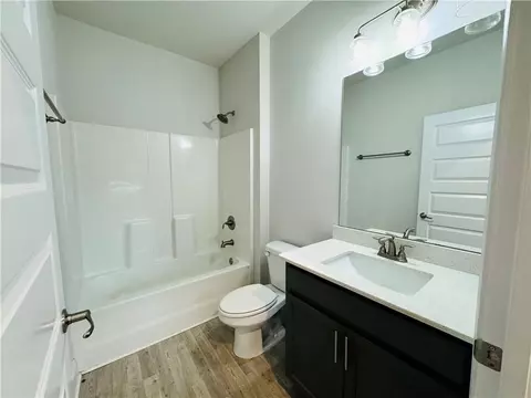 Bath - 2349 Remington Dr, Commerce, GA 30529 photo 4 of 4