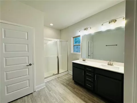 Bath - 2349 Remington Dr, Commerce, GA 30529 photo 2 of 4