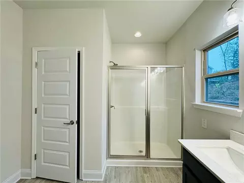 Bath - 2349 Remington Dr, Commerce, GA 30529 photo 1 of 4
