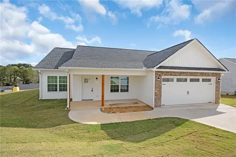 419 Lakecrest Cir SW, Calhoun, GA 30701