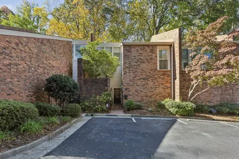 42 Spring Lake Pl NW, Atlanta, GA 30318