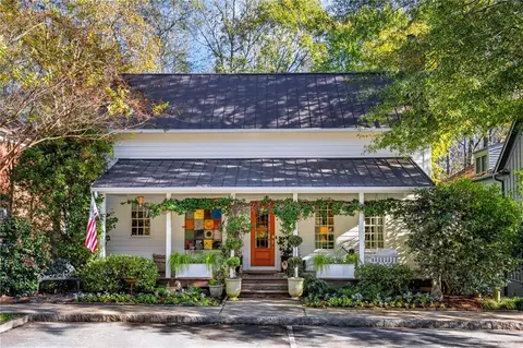 9043 Selborne Ln, Chattahoochee Hills, GA 30268