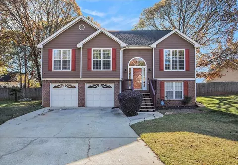 520 Weeping Willow Dr, Loganville, GA 30052