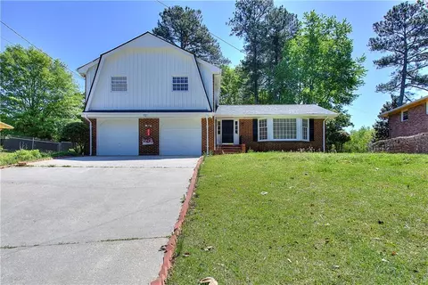 909 Holly Hedge Rd, Stone Mountain, GA 30083