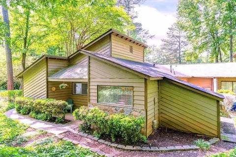 870 Bonnie Glen Dr SE, Marietta, GA 30067