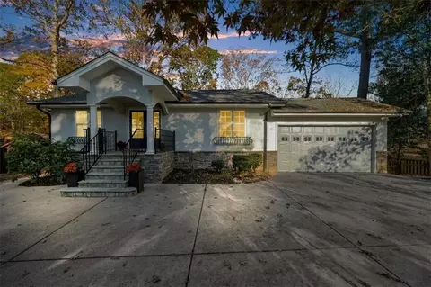 6124 N Point Dr, Flowery Branch, GA 30542
