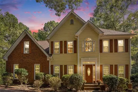 560 Ridgemont Dr, Fayetteville, GA 30215