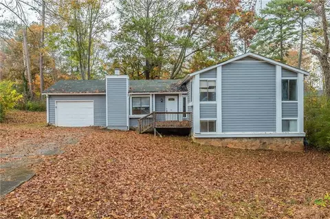 9887 Live Oak Ct, Douglasville, GA 30135