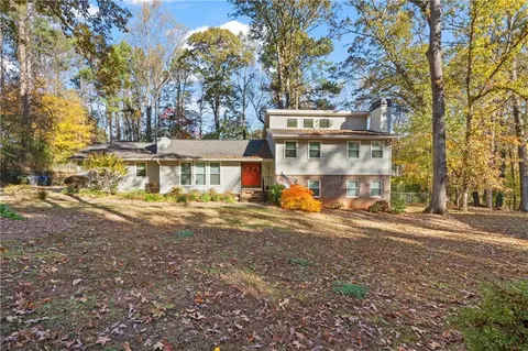 527 Eight Point Ct, Suwanee, GA 30024